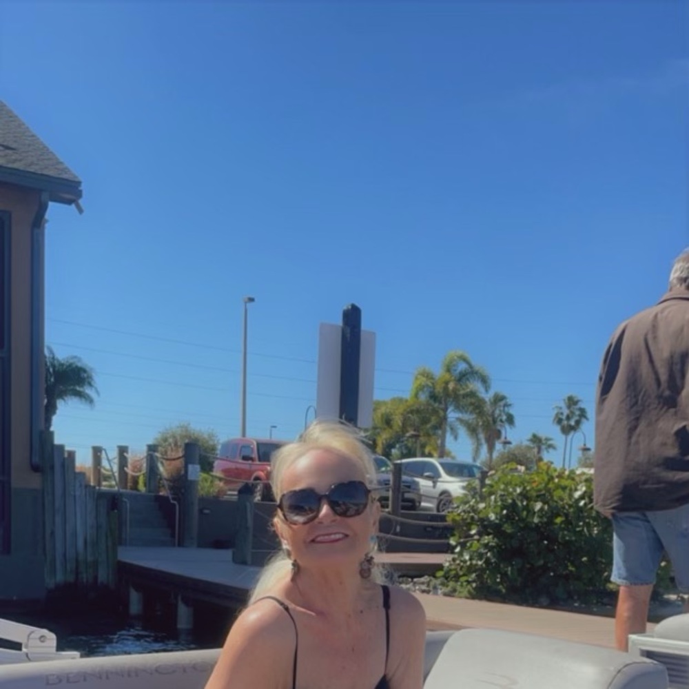 Meet your Posher, JunieBee